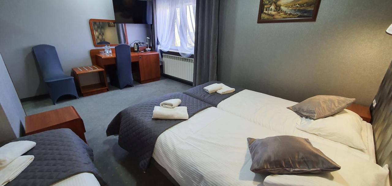 Hotel Bursztynowy Jozefow na Wisla Exteriör bild