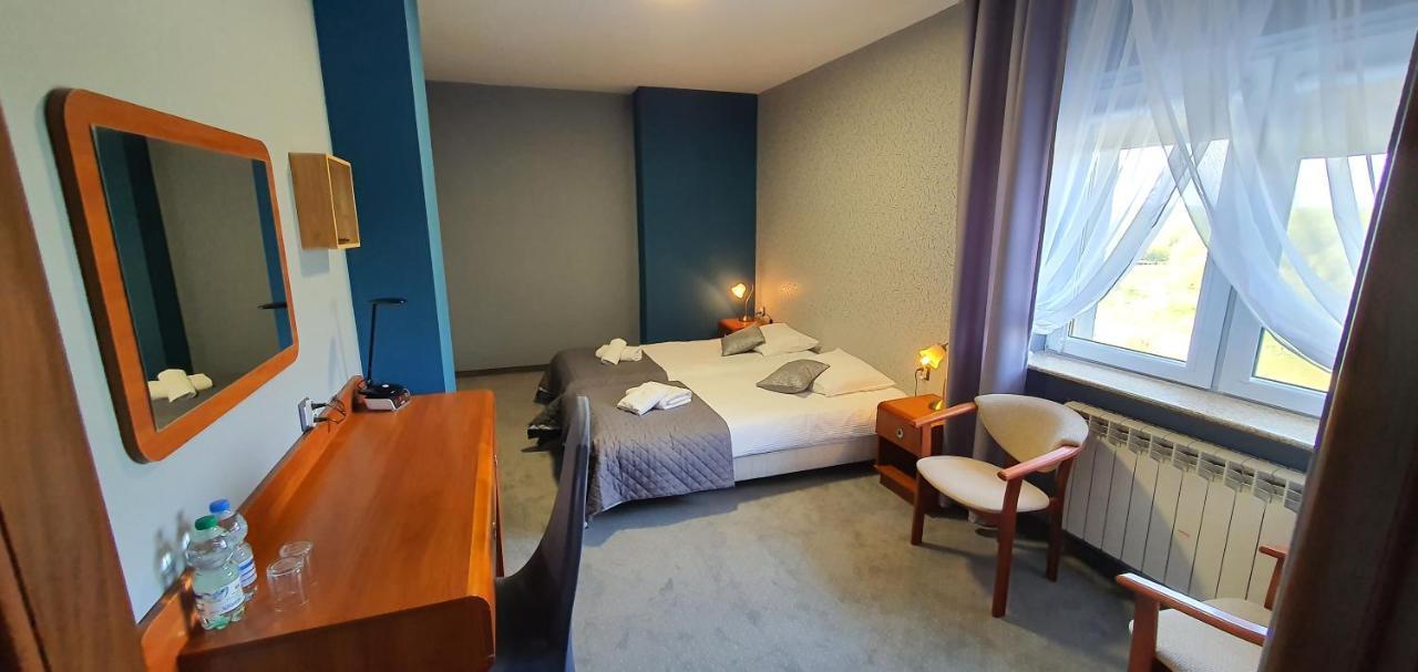Hotel Bursztynowy Jozefow na Wisla Exteriör bild