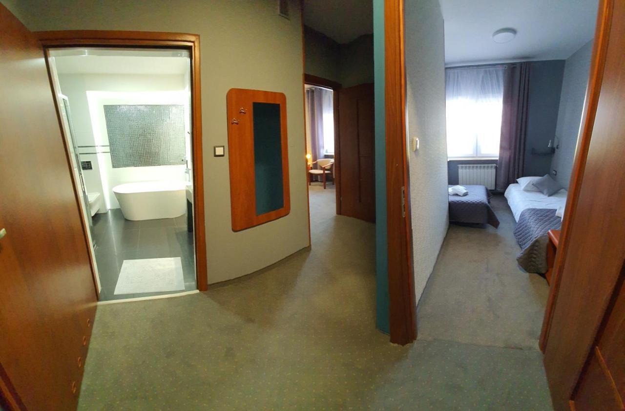 Hotel Bursztynowy Jozefow na Wisla Exteriör bild
