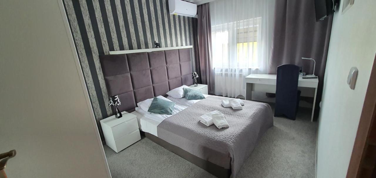 Hotel Bursztynowy Jozefow na Wisla Exteriör bild