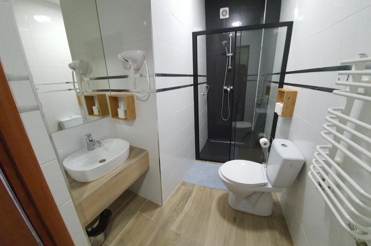 Hotel Bursztynowy Jozefow na Wisla Exteriör bild