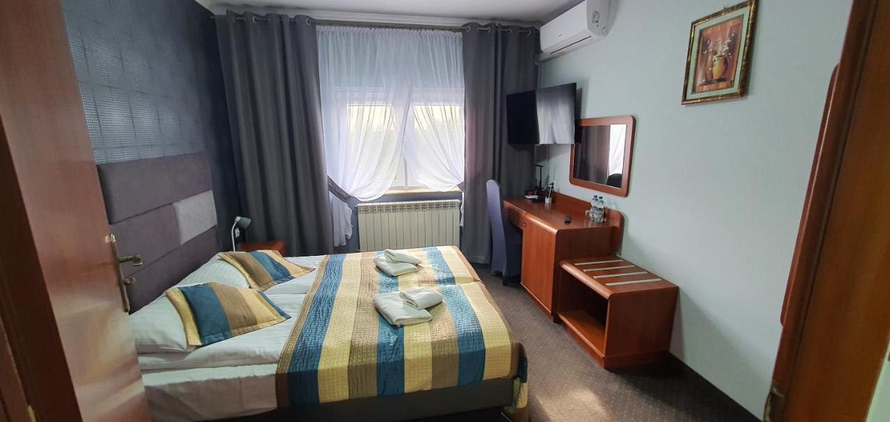 Hotel Bursztynowy Jozefow na Wisla Exteriör bild