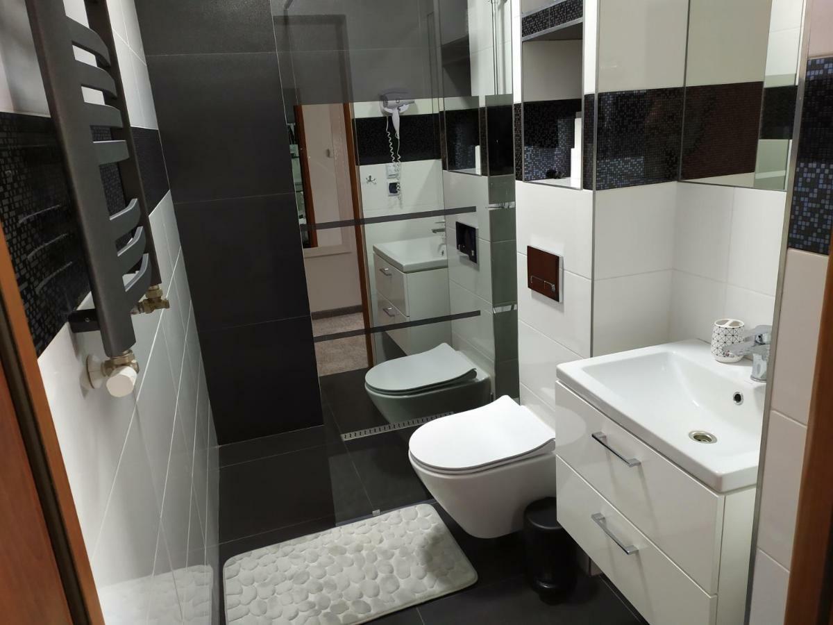 Hotel Bursztynowy Jozefow na Wisla Exteriör bild