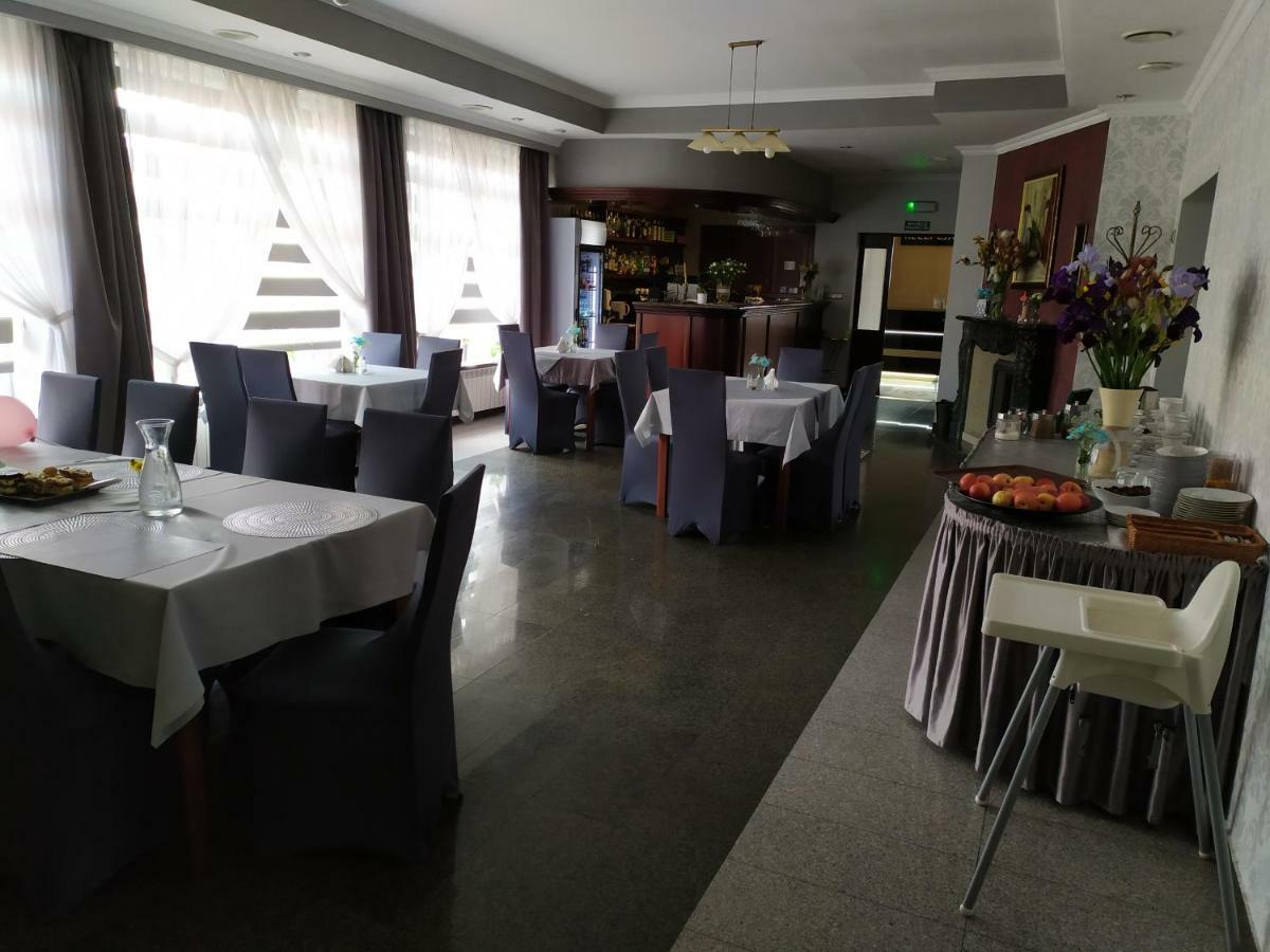 Hotel Bursztynowy Jozefow na Wisla Exteriör bild