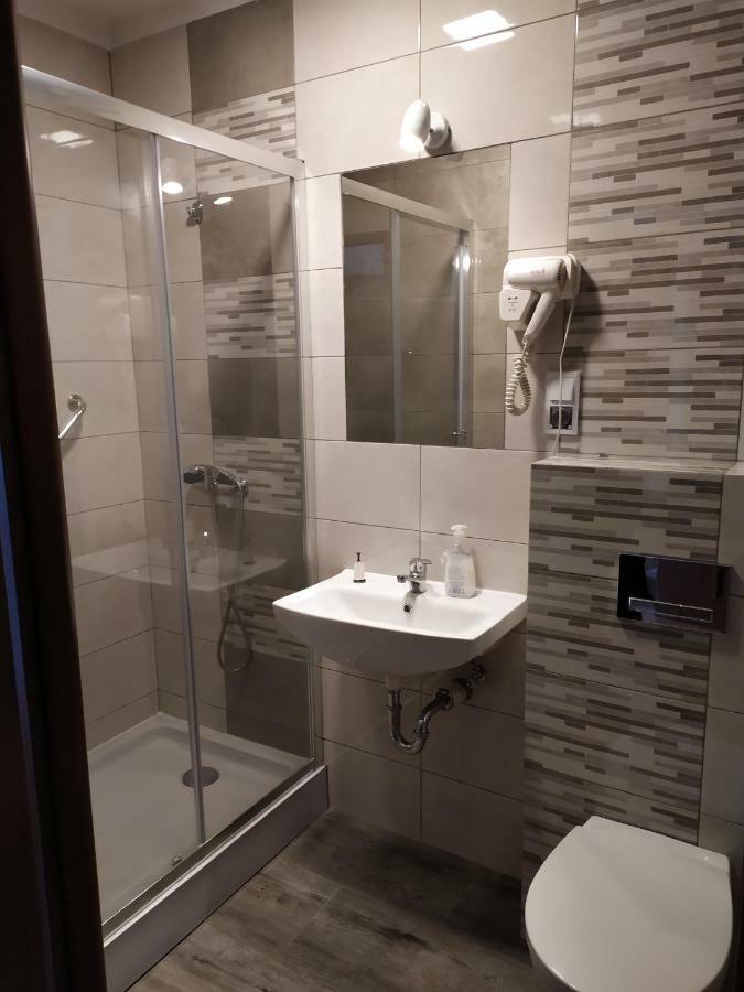 Hotel Bursztynowy Jozefow na Wisla Exteriör bild