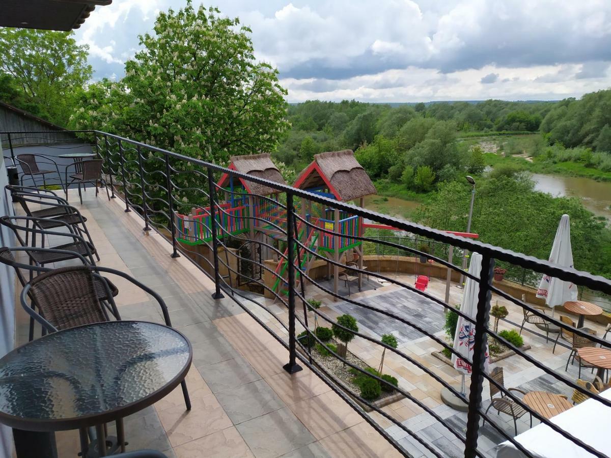 Hotel Bursztynowy Jozefow na Wisla Exteriör bild