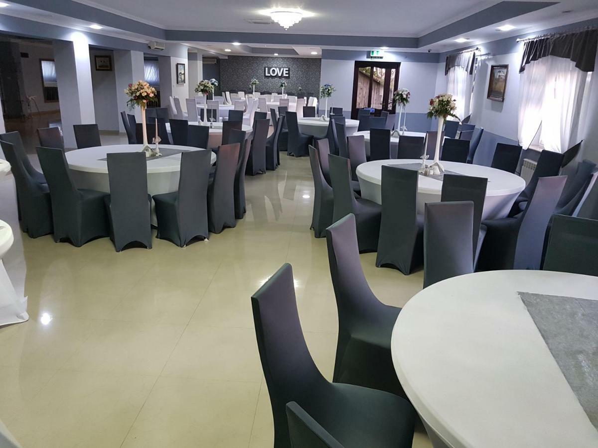 Hotel Bursztynowy Jozefow na Wisla Exteriör bild