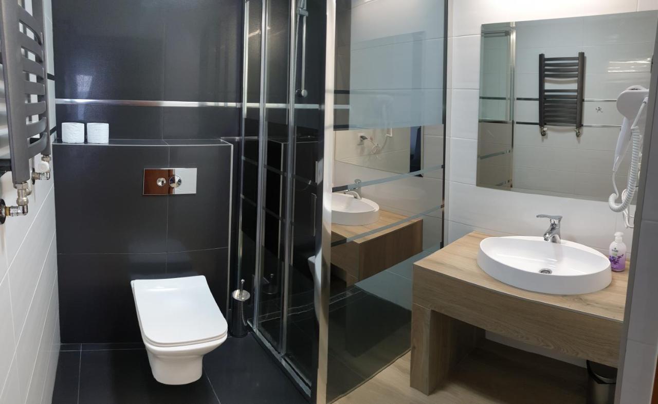 Hotel Bursztynowy Jozefow na Wisla Exteriör bild