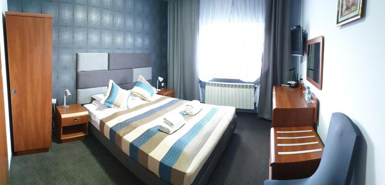 Hotel Bursztynowy Jozefow na Wisla Exteriör bild