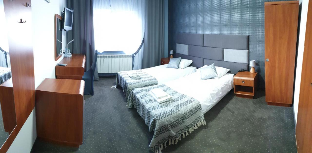 Hotel Bursztynowy Jozefow na Wisla Exteriör bild