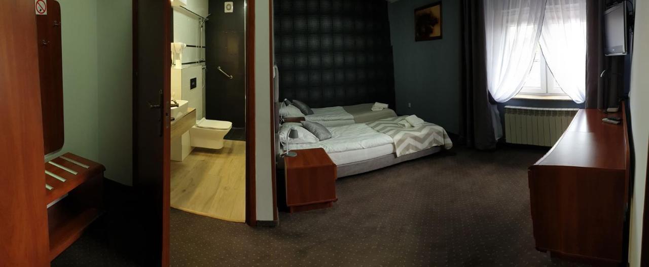 Hotel Bursztynowy Jozefow na Wisla Exteriör bild
