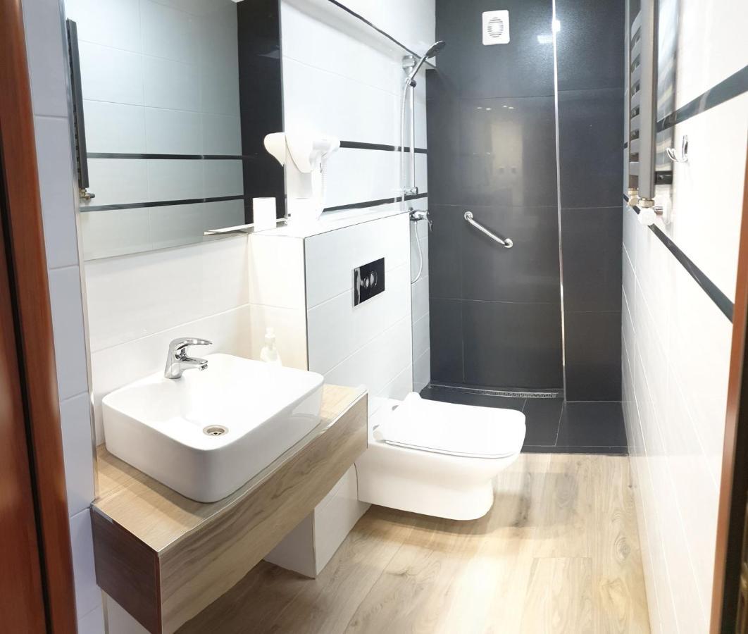 Hotel Bursztynowy Jozefow na Wisla Exteriör bild