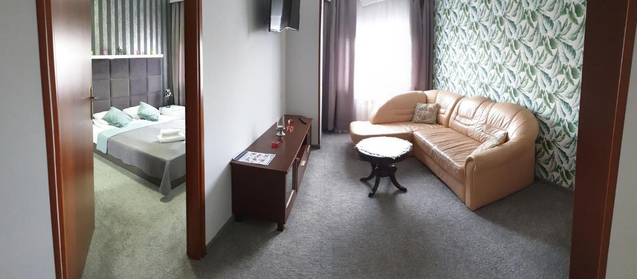 Hotel Bursztynowy Jozefow na Wisla Exteriör bild