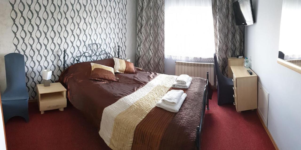 Hotel Bursztynowy Jozefow na Wisla Exteriör bild