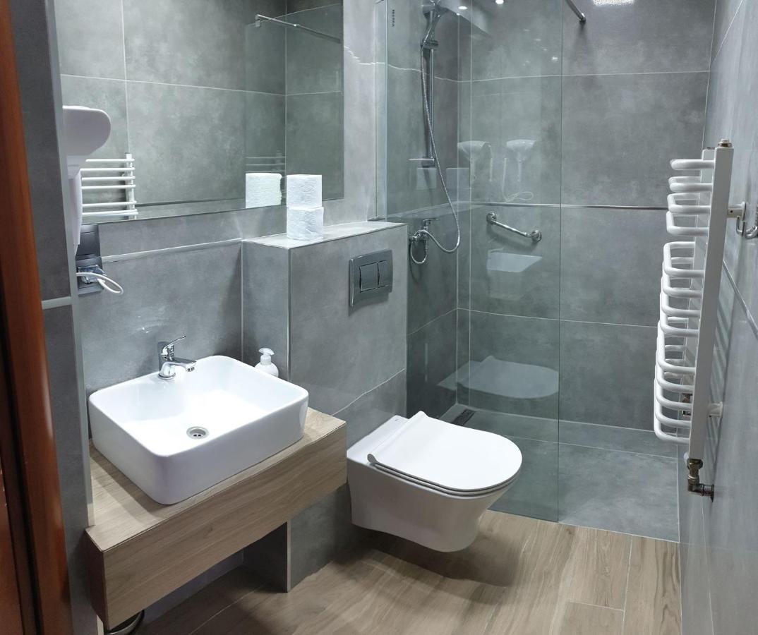 Hotel Bursztynowy Jozefow na Wisla Exteriör bild